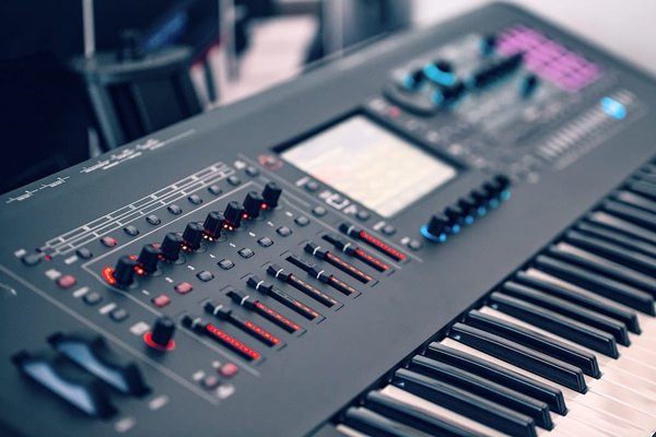 Quels sont les meilleurs claviers mécaniques pour la programmation avec une disposition ergonomique?